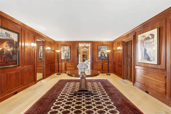 45 Beach LN, Westhampton Beach, NY 11978