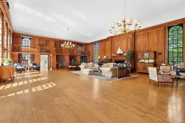 45 Beach LN, Westhampton Beach, NY 11978
