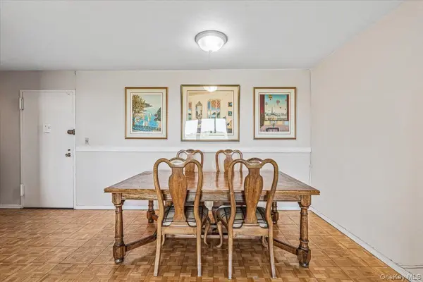 220-55 46th AVE #12E, Bayside, NY 11361