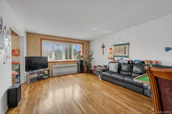 921 127th ST, College Point, NY 11356