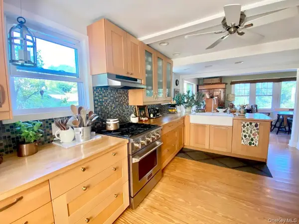 434 Joys LN, Hurley, NY 12443