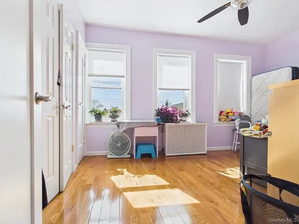 24-33 96th ST, East Elmhurst, NY 11369