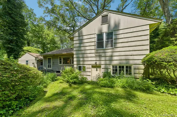 47 Mayfair DR, Huntington, NY 11743