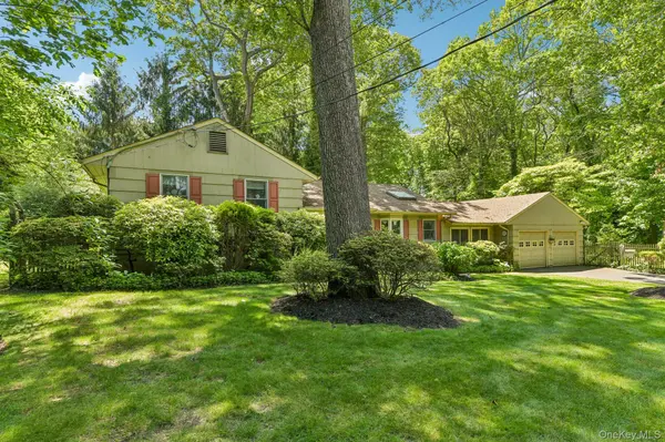 47 Mayfair DR, Huntington, NY 11743