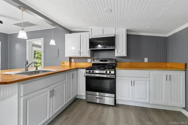 26 Flanders BLVD, Flanders, NY 11901