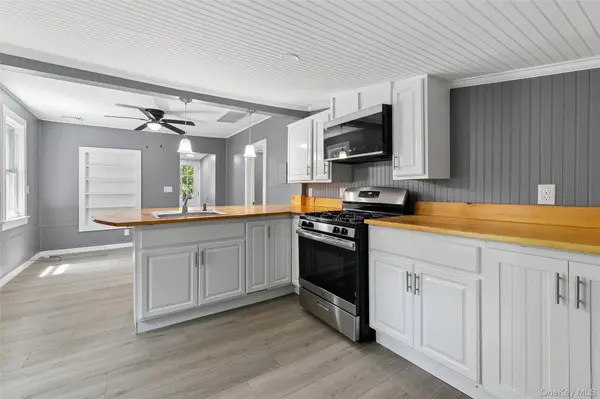 26 Flanders BLVD, Flanders, NY 11901
