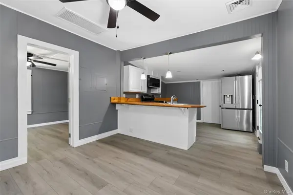 26 Flanders BLVD, Flanders, NY 11901