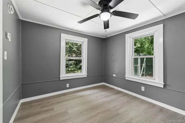 26 Flanders BLVD, Flanders, NY 11901