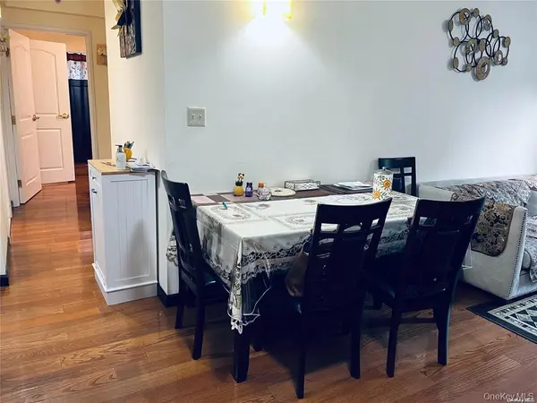 6434 Grand Central Pkwy #2B, Forest Hills, NY 11375