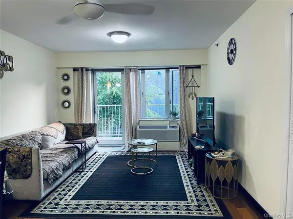 6434 Grand Central Pkwy #2B, Forest Hills, NY 11375