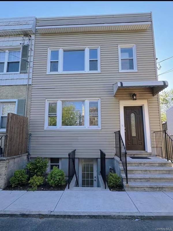 5752 75th ST, Middle Village, NY 11379
