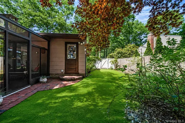 96 Fulton BLVD, Commack, NY 11725