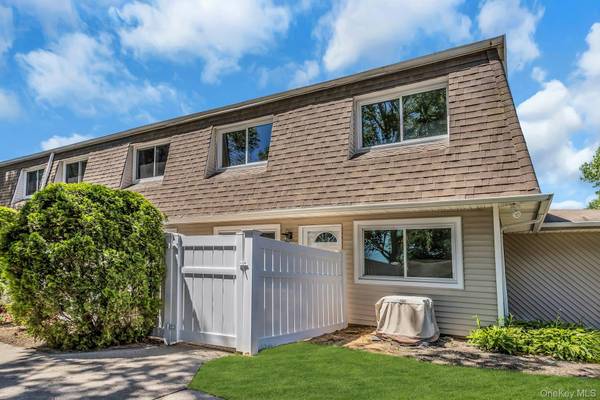 206 Storm DR, Holtsville, NY 11742
