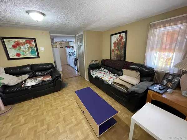 812 S 6th ST, Lindenhurst, NY 11757