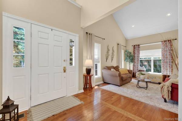 801 Huntington DR, Fishkill, NY 12524