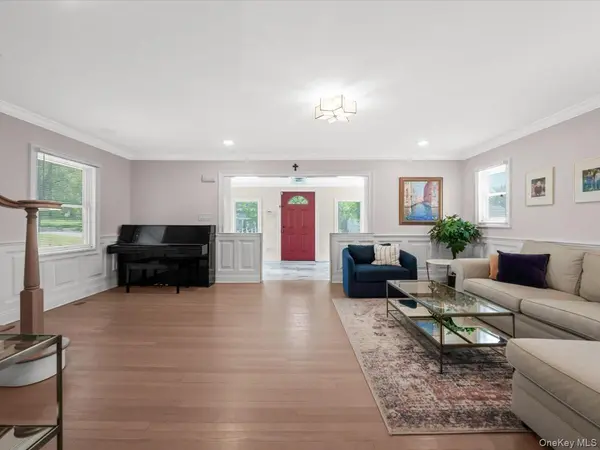 59 Franklin PL, Great Neck, NY 11023