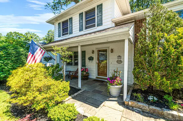 15 Wood DR, Oyster Bay, NY 11771
