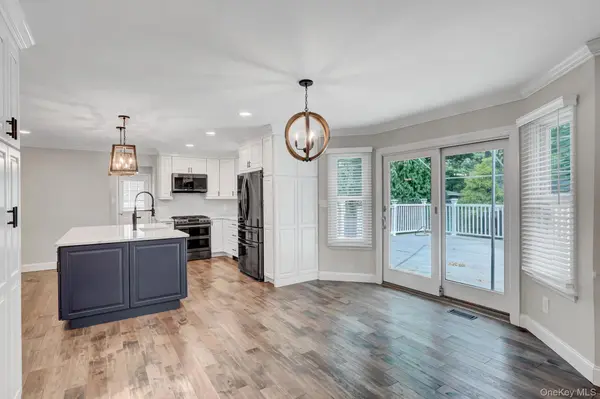 27 4th AVE, Rocky Point, NY 11778