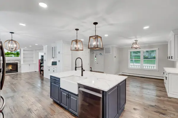 27 4th AVE, Rocky Point, NY 11778