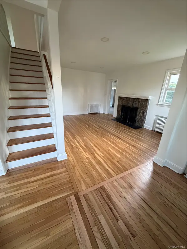 94 E Fenimore ST, Valley Stream, NY 11580