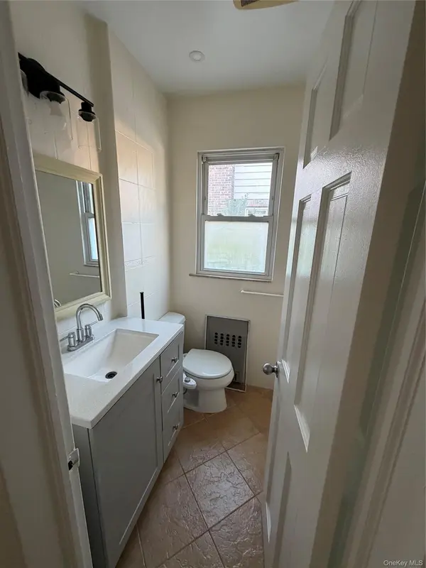 94 E Fenimore ST, Valley Stream, NY 11580