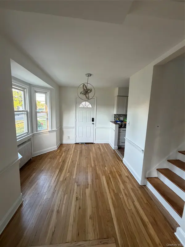 94 E Fenimore ST, Valley Stream, NY 11580