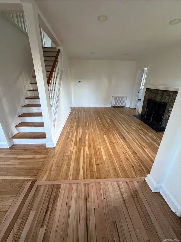 94 E Fenimore ST, Valley Stream, NY 11580
