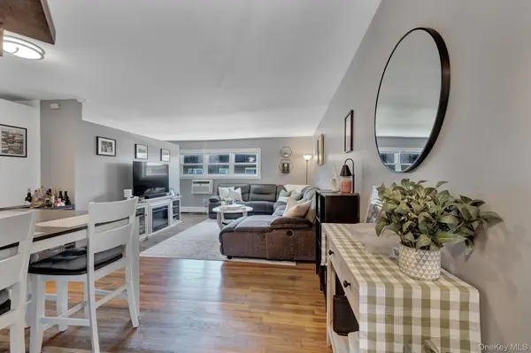 14 Ivy ST #1A, Farmingdale, NY 11735