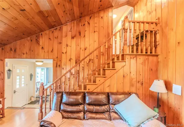 12 Ose RD, Highland, NY 12528