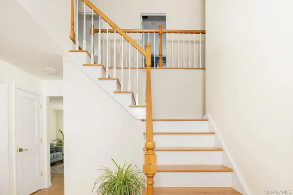 18 Barrett PL, Beacon, NY 12508