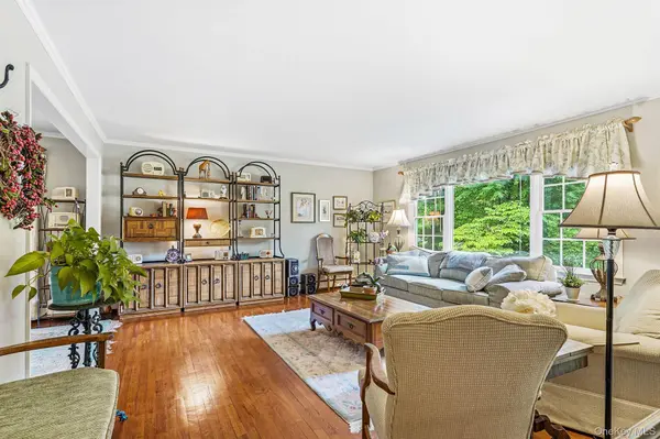 22 Locksley LN, Bedford Hills, NY 10507