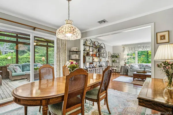22 Locksley LN, Bedford Hills, NY 10507
