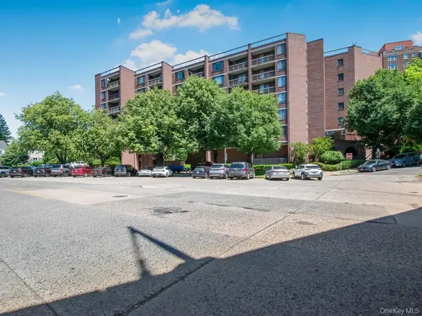 777 N Macquesten Pkwy #203, Mount Vernon, NY 10552