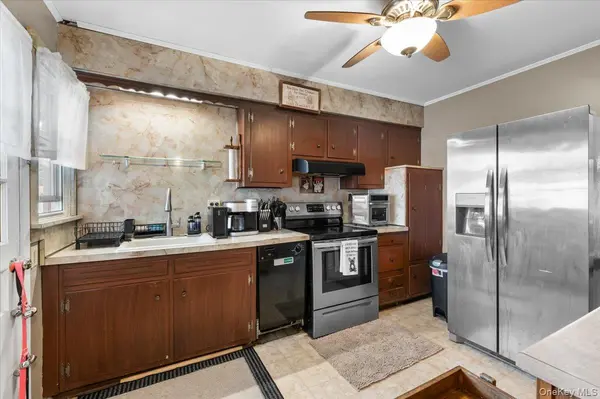 719 Catskill AVE, Lindenhurst, NY 11757