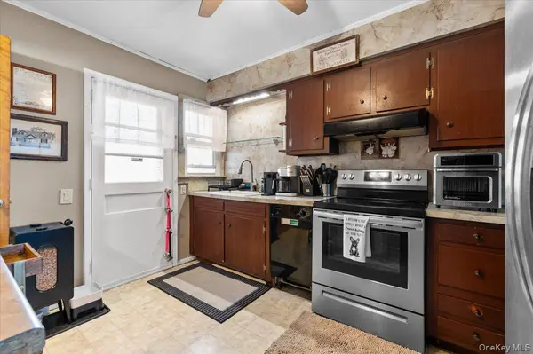 719 Catskill AVE, Lindenhurst, NY 11757