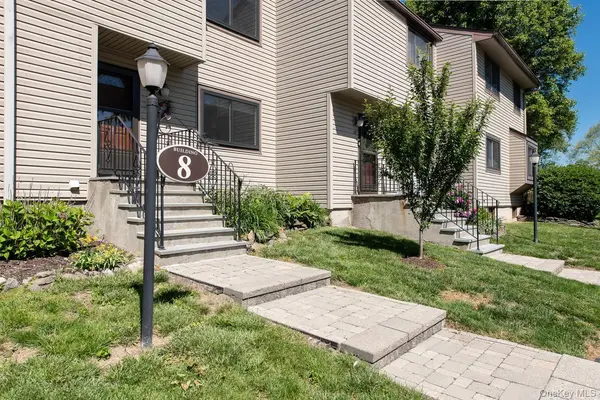 8 Knightsbridge #C, Poughkeepsie, NY 12603