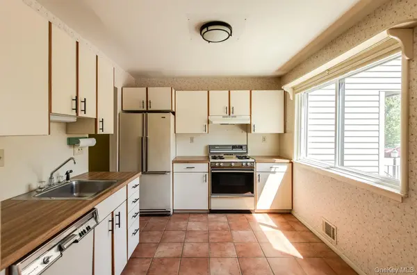 8 Knightsbridge #C, Poughkeepsie, NY 12603