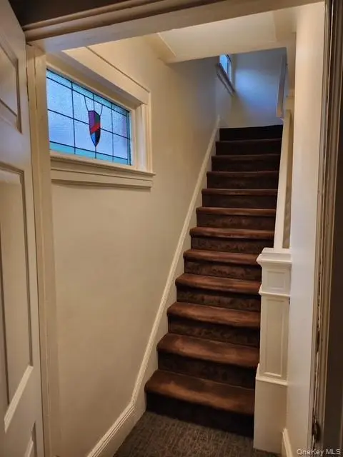 283 Houston AVE #2nd floor, Mineola, NY 11501