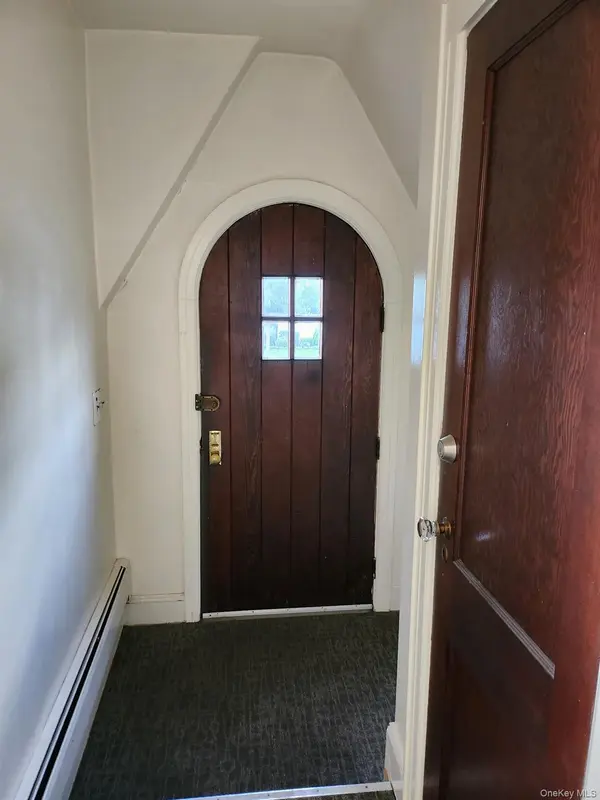 283 Houston AVE #2nd floor, Mineola, NY 11501