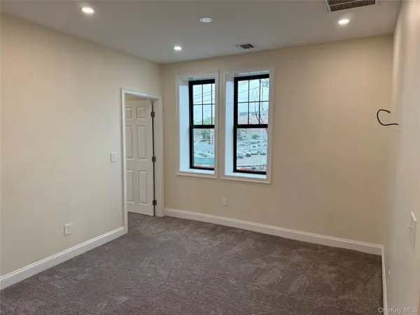 162 2nd ST #4, Mineola, NY 11501