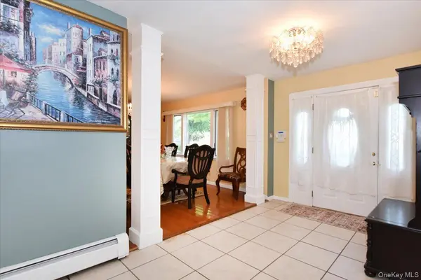 22 Chatham RD, Commack, NY 11725