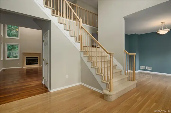 23 Cedar DR, Tuxedo Park, NY 10987