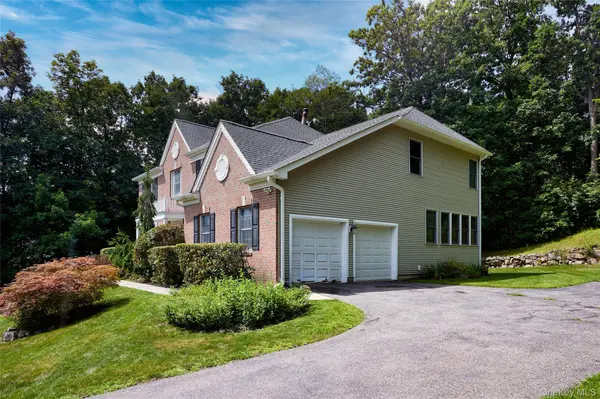 23 Cedar DR, Tuxedo Park, NY 10987