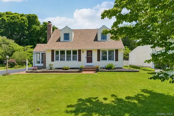 33 Cornell ST, East Northport, NY 11731