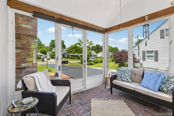 33 Cornell ST, East Northport, NY 11731