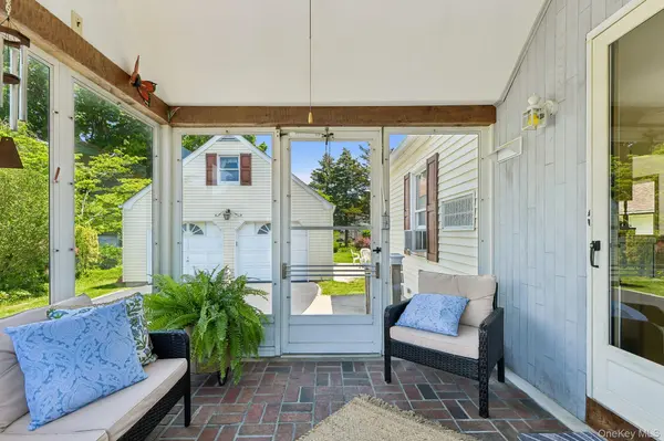 33 Cornell ST, East Northport, NY 11731