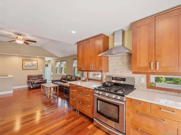 215 S 16th ST, Lindenhurst, NY 11757