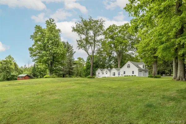 18 Military LN, Gardiner, NY 12525