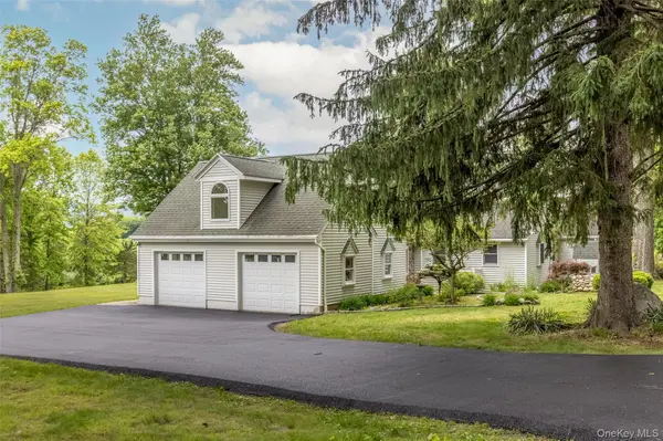 18 Military LN, Gardiner, NY 12525