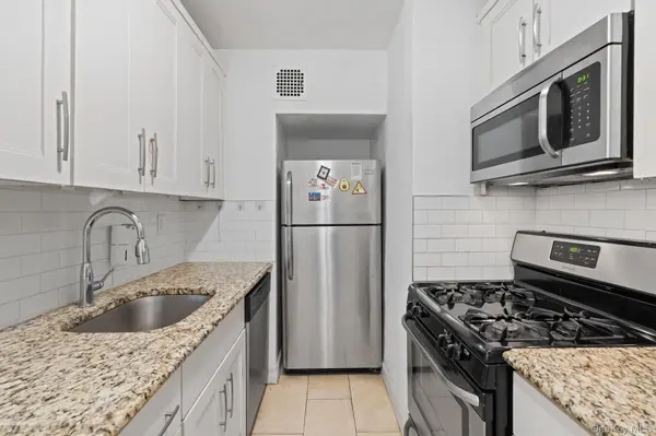 139-15 83rd AVE #305, Briarwood, NY 11435